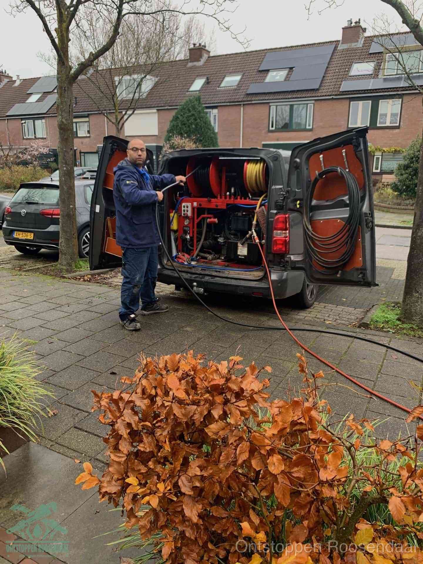 Rioolservice in de wijk in Roosendaal